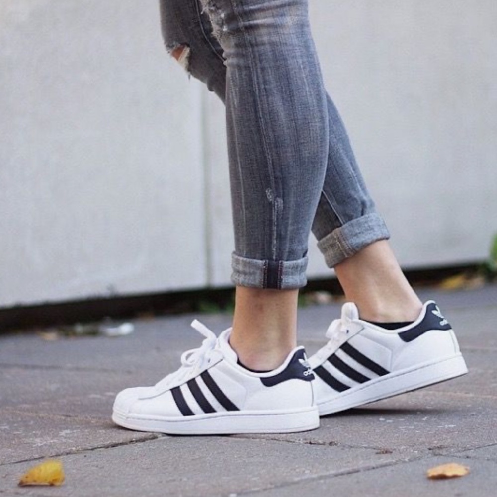 adidas Women’s Court 2.0 Tennis Shoe